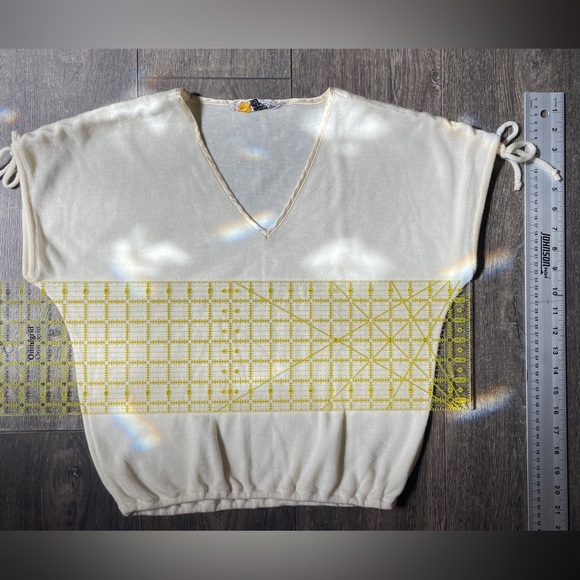M Holiday Vintage knit V top elastic waist. Loose fit. Short sleeve with ties - Picture 4 of 7